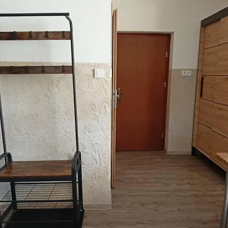 شقة Apartament Nad Lochami