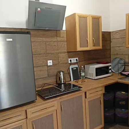 شقة Apartament Nad Lochami